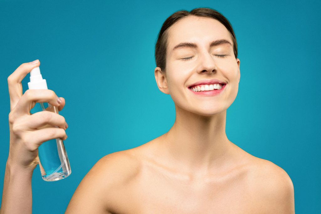 Retinol Sandwiching: What It Is & Should You Be Doing It?