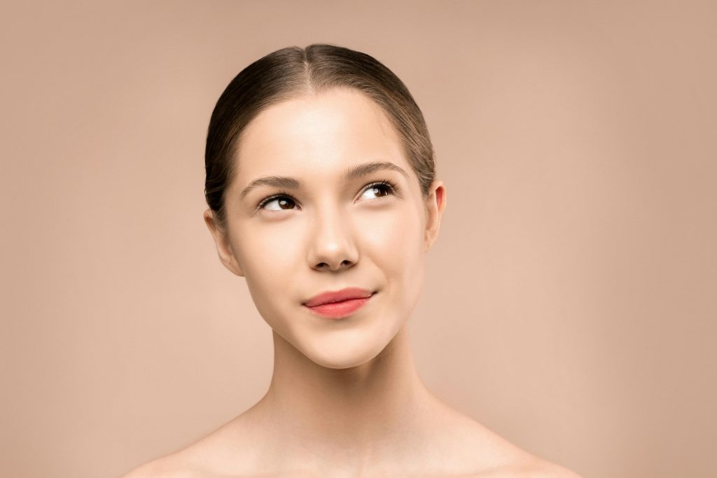 💄 Is the “Clean Girl” Look Really All About Skincare?