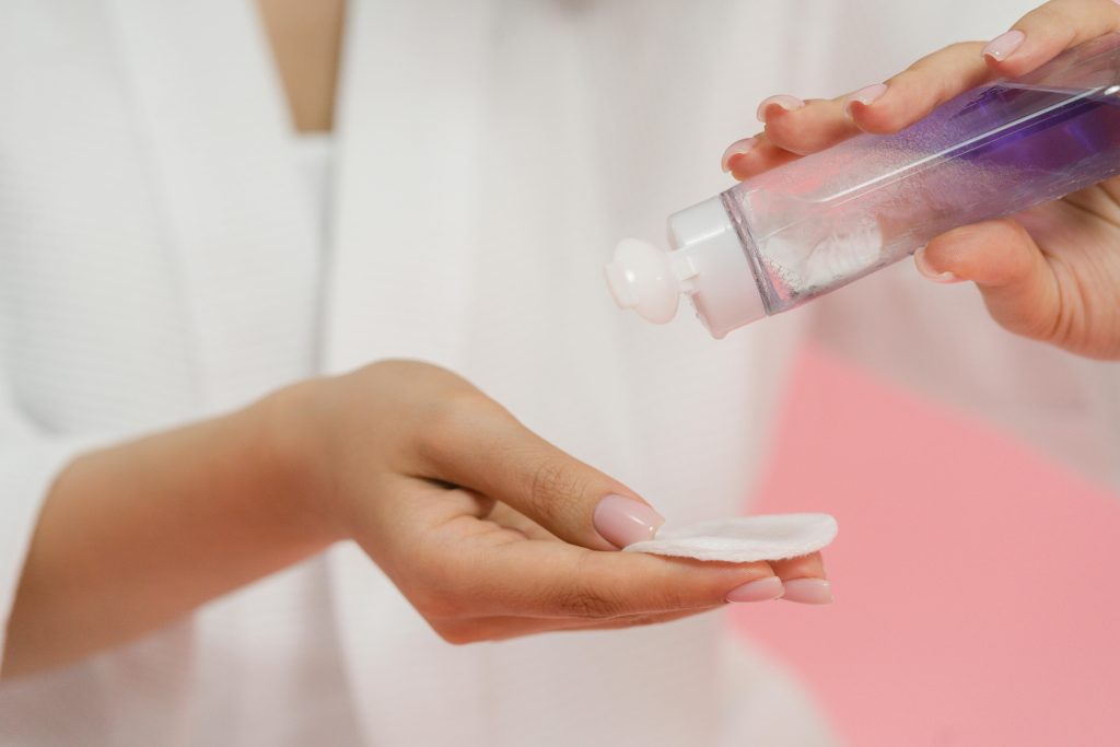 Top 5 Best Cleansers for Acne-Prone Skin (Derm-Approved Picks)