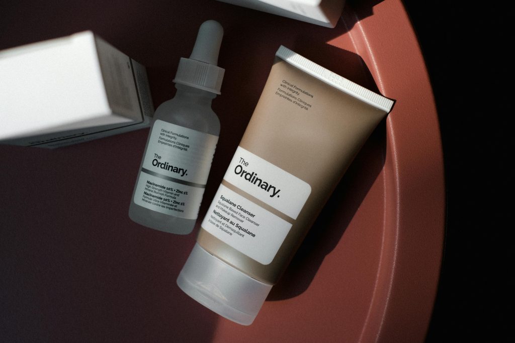 Discover the benefits of niacinamide for skin. Learn how it helps with anti-aging, acne, hyperpigmentation, and hydration, plus top products and expert usage tips.