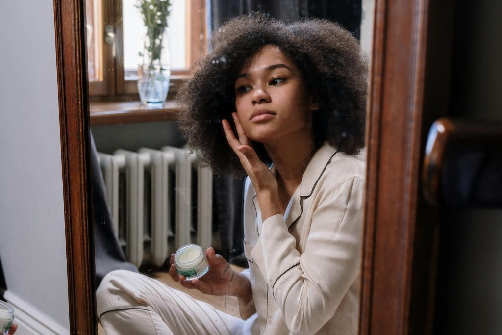 How to Layer Skincare Products Correctly (Dermatologist-Backed Guide)